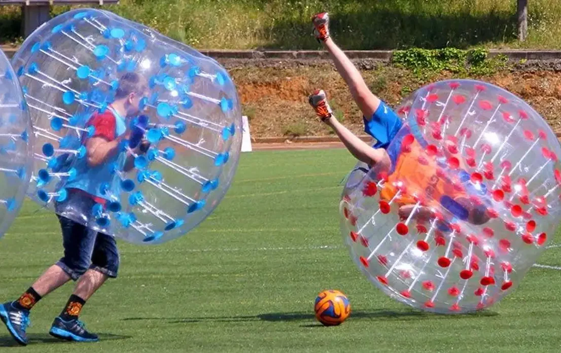 futbol-burbuja-gente-jugando-alicante-fiesta