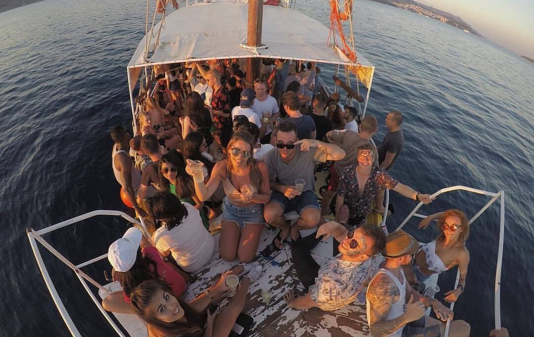 sunset-boat-party-lancha-rapida-gente-fiesta-alicante-fiesta