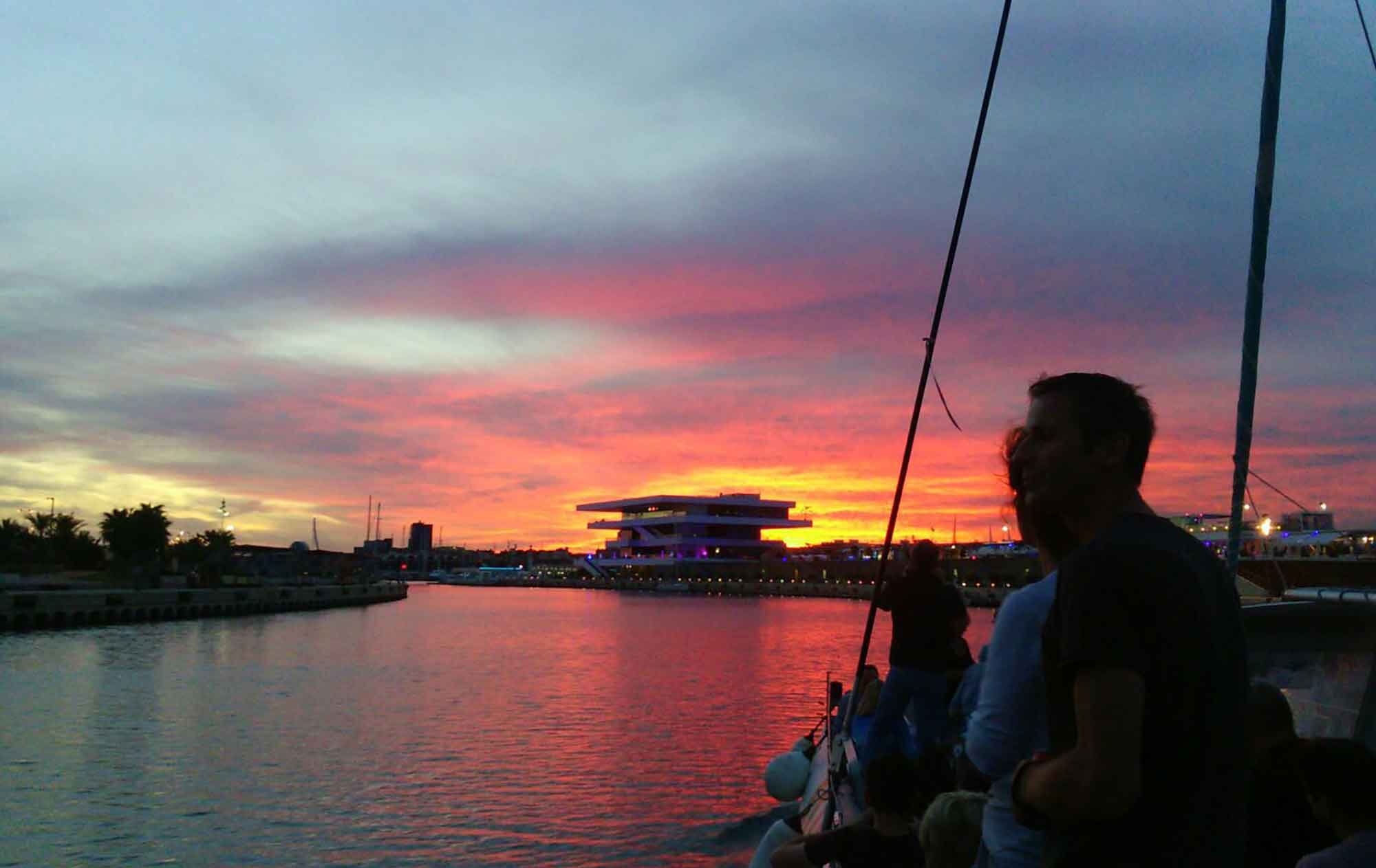 catamaran-atardecer-2-alicante-fiesta