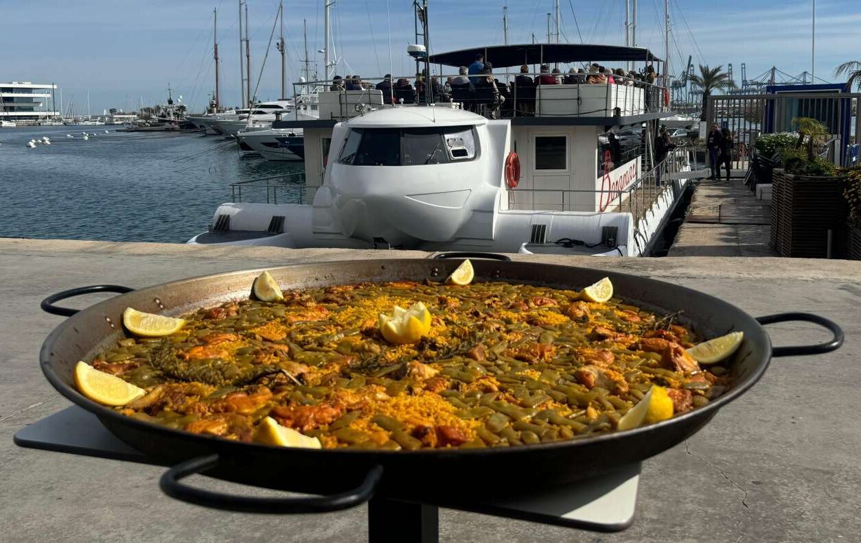 catamaran-paella-1-alicante-fiesta