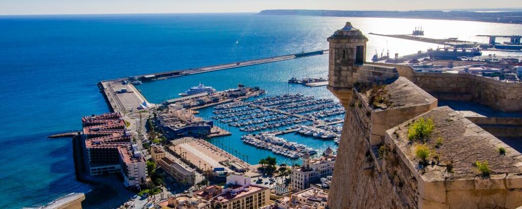 Dónde Alojarse en Alicante en 2026: Mejores Zonas y Hoteles Según el Tipo de Grupo